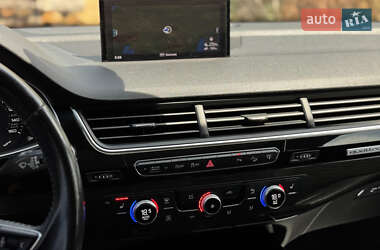 Внедорожник / Кроссовер Audi Q7 2016 в 