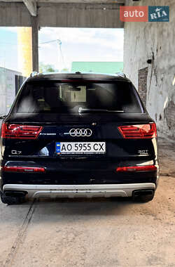 Внедорожник / Кроссовер Audi Q7 2016 в 