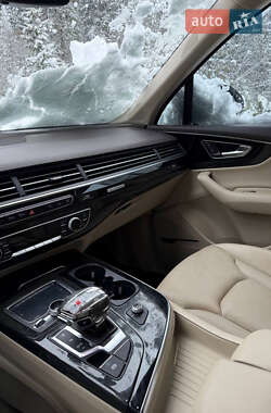 Внедорожник / Кроссовер Audi Q7 2016 в 
