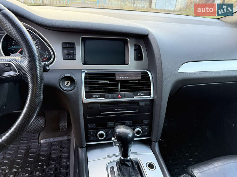 Внедорожник / Кроссовер Audi Q7 2010 в Тячеве