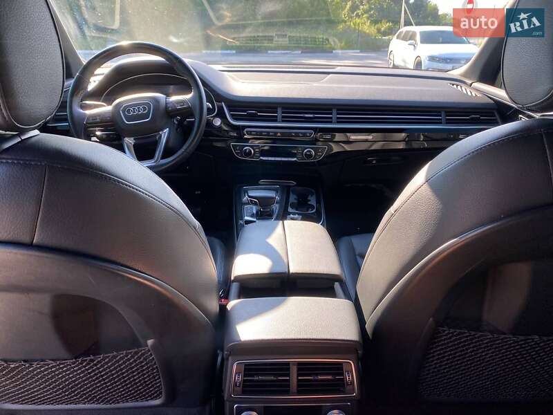 Внедорожник / Кроссовер Audi Q7 2016 в Казатине