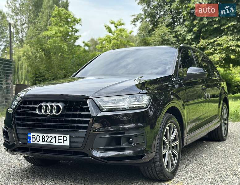 Внедорожник / Кроссовер Audi Q7 2018 в 