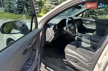 Внедорожник / Кроссовер Audi Q7 2022 в 