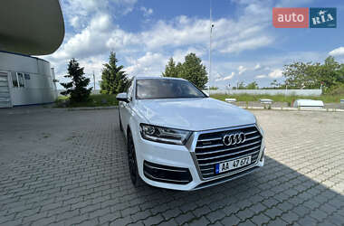 Внедорожник / Кроссовер Audi Q7 2015 в 
