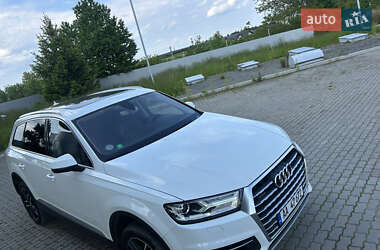 Внедорожник / Кроссовер Audi Q7 2015 в 
