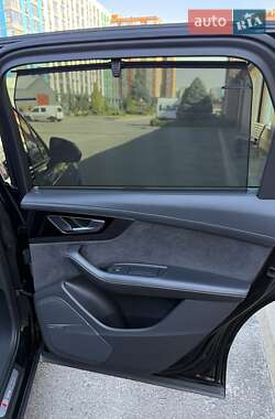 Внедорожник / Кроссовер Audi Q7 2017 в 