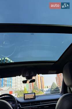 Внедорожник / Кроссовер Audi Q7 2017 в 