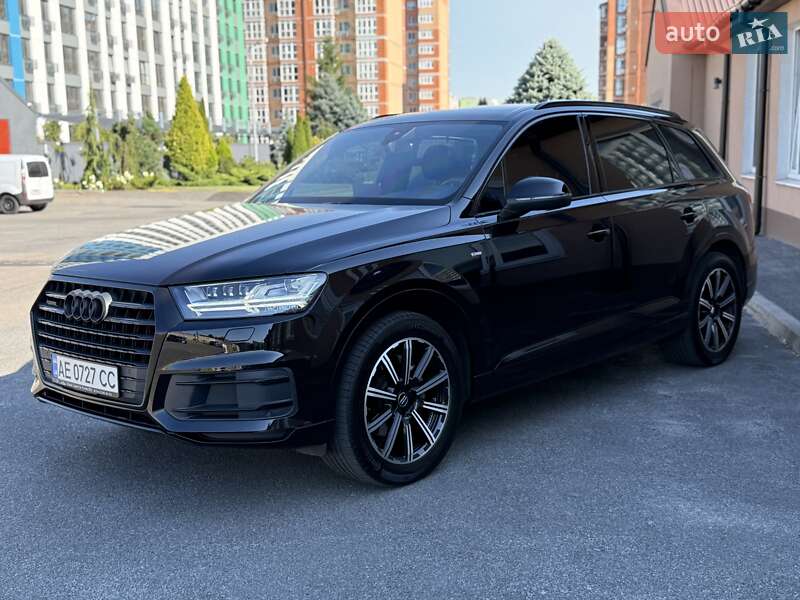 Внедорожник / Кроссовер Audi Q7 2017 в 