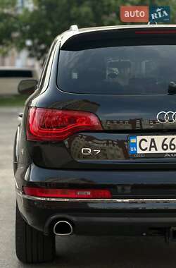Внедорожник / Кроссовер Audi Q7 2015 в 