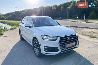 Внедорожник / Кроссовер Audi Q7 2016 в 