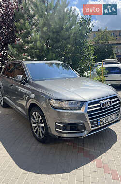 Внедорожник / Кроссовер Audi Q7 2017 в 