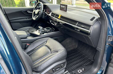 Внедорожник / Кроссовер Audi Q7 2019 в 