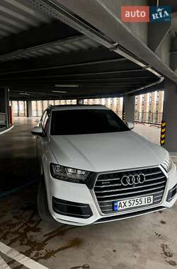 Внедорожник / Кроссовер Audi Q7 2018 в 