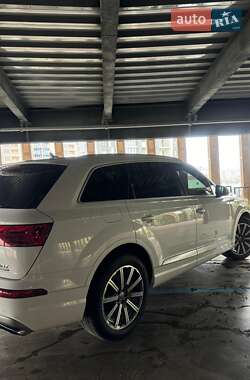 Внедорожник / Кроссовер Audi Q7 2018 в 