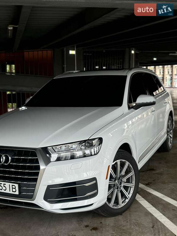 Внедорожник / Кроссовер Audi Q7 2018 в 