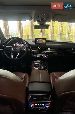 Внедорожник / Кроссовер Audi Q7 2018 в 