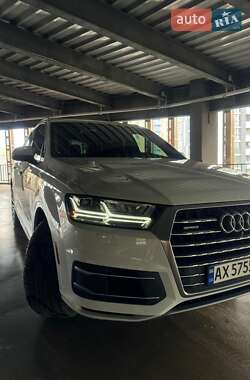 Внедорожник / Кроссовер Audi Q7 2018 в 