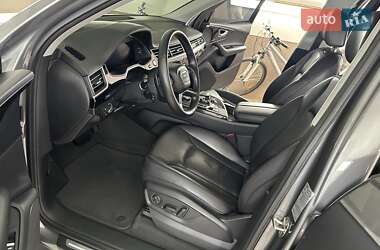 Внедорожник / Кроссовер Audi Q7 2017 в 