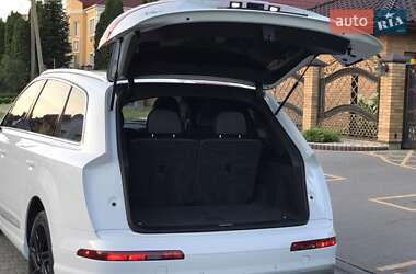 Позашляховик / Кросовер Audi Q7 2016 в 