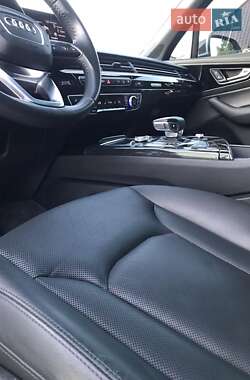 Позашляховик / Кросовер Audi Q7 2016 в 