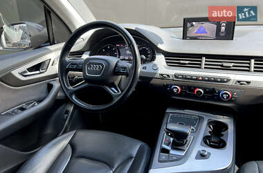 Внедорожник / Кроссовер Audi Q7 2015 в 