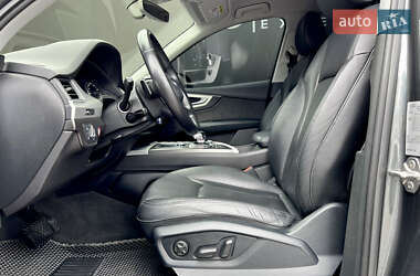 Внедорожник / Кроссовер Audi Q7 2015 в 