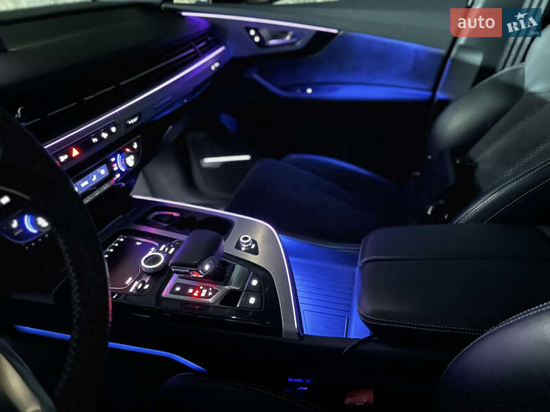 Позашляховик / Кросовер Audi Q7 2018 в Києві