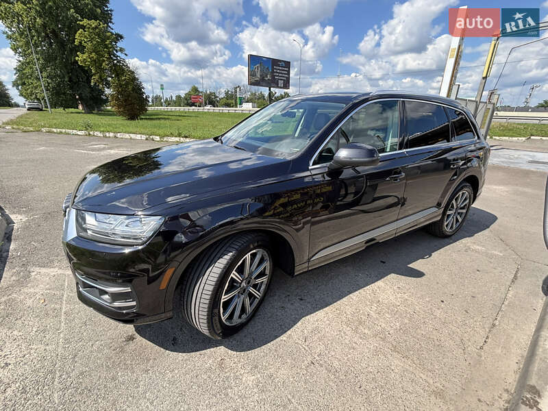 Внедорожник / Кроссовер Audi Q7 2018 в 