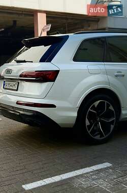Внедорожник / Кроссовер Audi Q7 2020 в 
