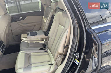 Внедорожник / Кроссовер Audi Q7 2016 в 
