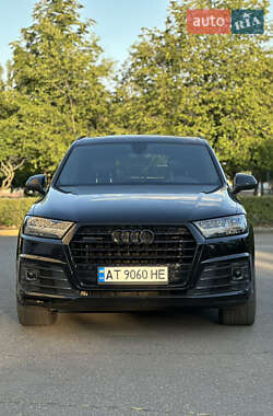 Внедорожник / Кроссовер Audi Q7 2015 в 