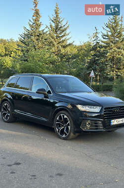 Внедорожник / Кроссовер Audi Q7 2015 в 