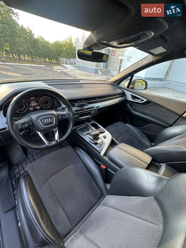 Внедорожник / Кроссовер Audi Q7 2015 в Южноукраинске
