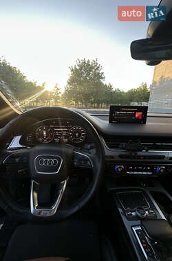 Внедорожник / Кроссовер Audi Q7 2015 в 