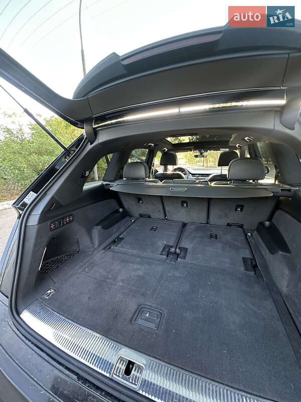 Внедорожник / Кроссовер Audi Q7 2015 в Южноукраинске