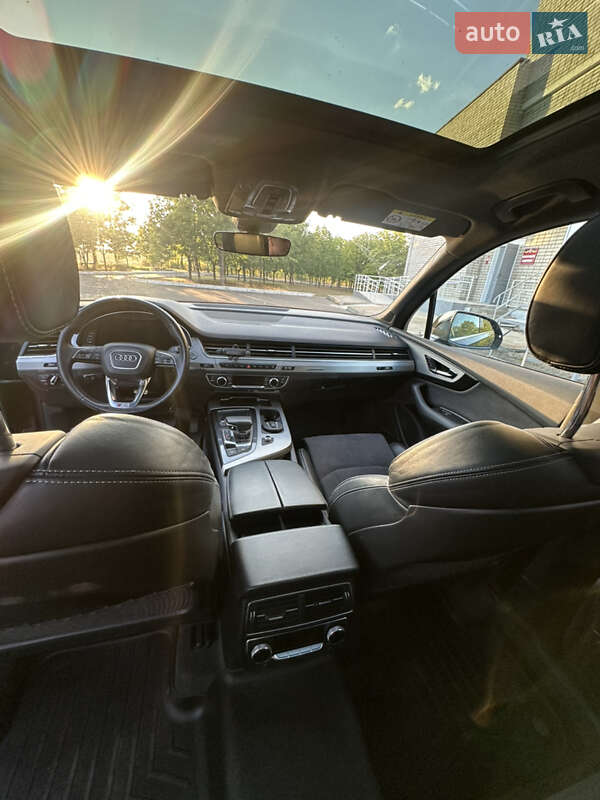 Внедорожник / Кроссовер Audi Q7 2015 в Южноукраинске