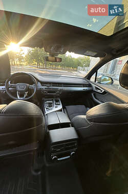 Внедорожник / Кроссовер Audi Q7 2015 в 
