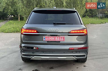 Внедорожник / Кроссовер Audi Q7 2021 в 