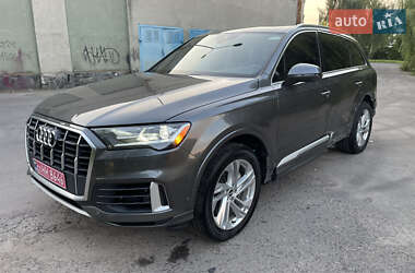 Внедорожник / Кроссовер Audi Q7 2021 в 