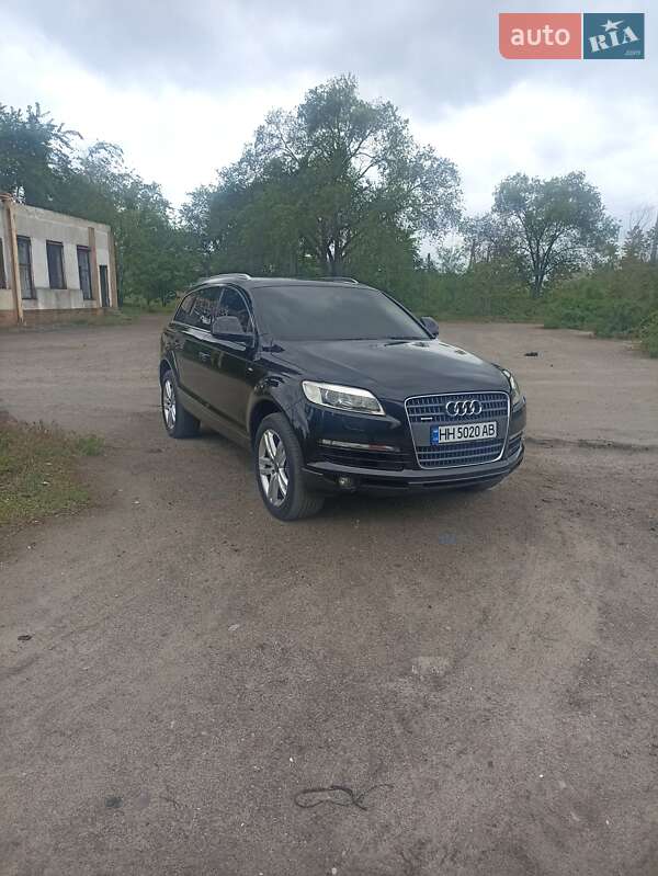 Внедорожник / Кроссовер Audi Q7 2007 в 