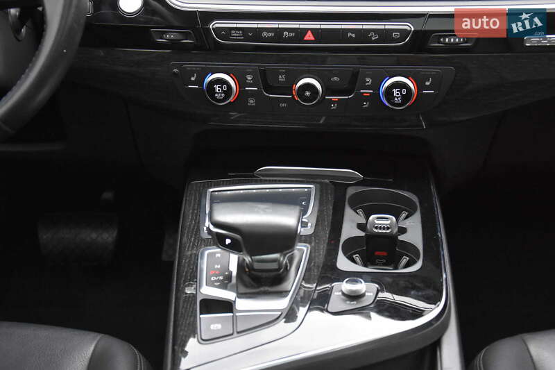 Позашляховик / Кросовер Audi Q7 2019 в Львові