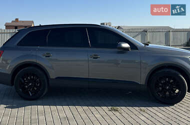 Внедорожник / Кроссовер Audi Q7 2016 в 