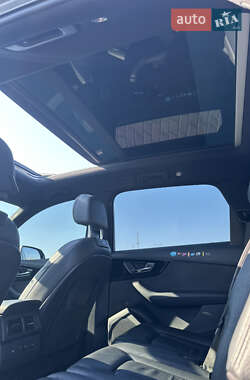 Внедорожник / Кроссовер Audi Q7 2016 в 