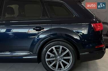 Внедорожник / Кроссовер Audi Q7 2017 в 