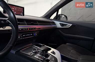 Внедорожник / Кроссовер Audi Q7 2017 в 
