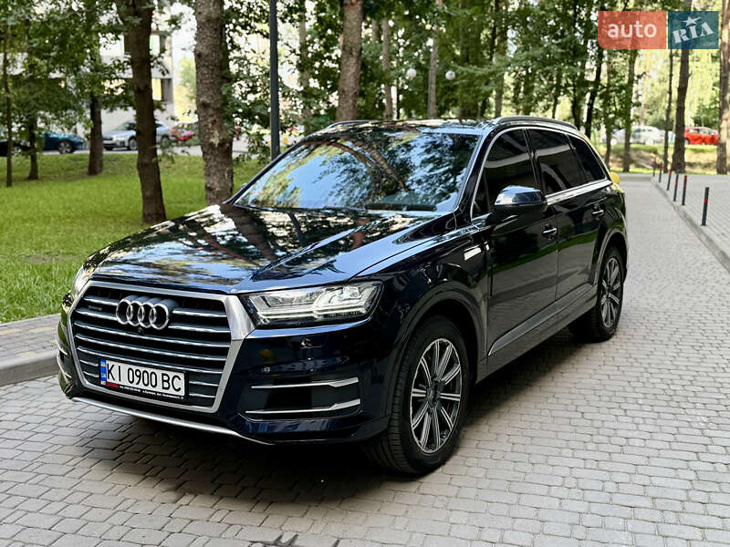 Внедорожник / Кроссовер Audi Q7 2016 в 