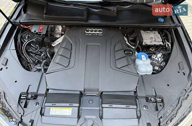 Внедорожник / Кроссовер Audi Q7 2016 в 