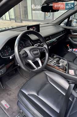 Внедорожник / Кроссовер Audi Q7 2017 в 