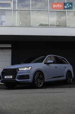 Внедорожник / Кроссовер Audi Q7 2017 в 