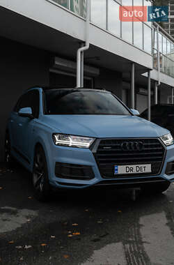 Внедорожник / Кроссовер Audi Q7 2017 в 